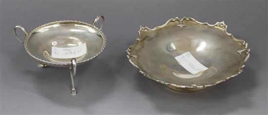 A silver tri-handled dish and one other silver dish, 9.5 oz.
